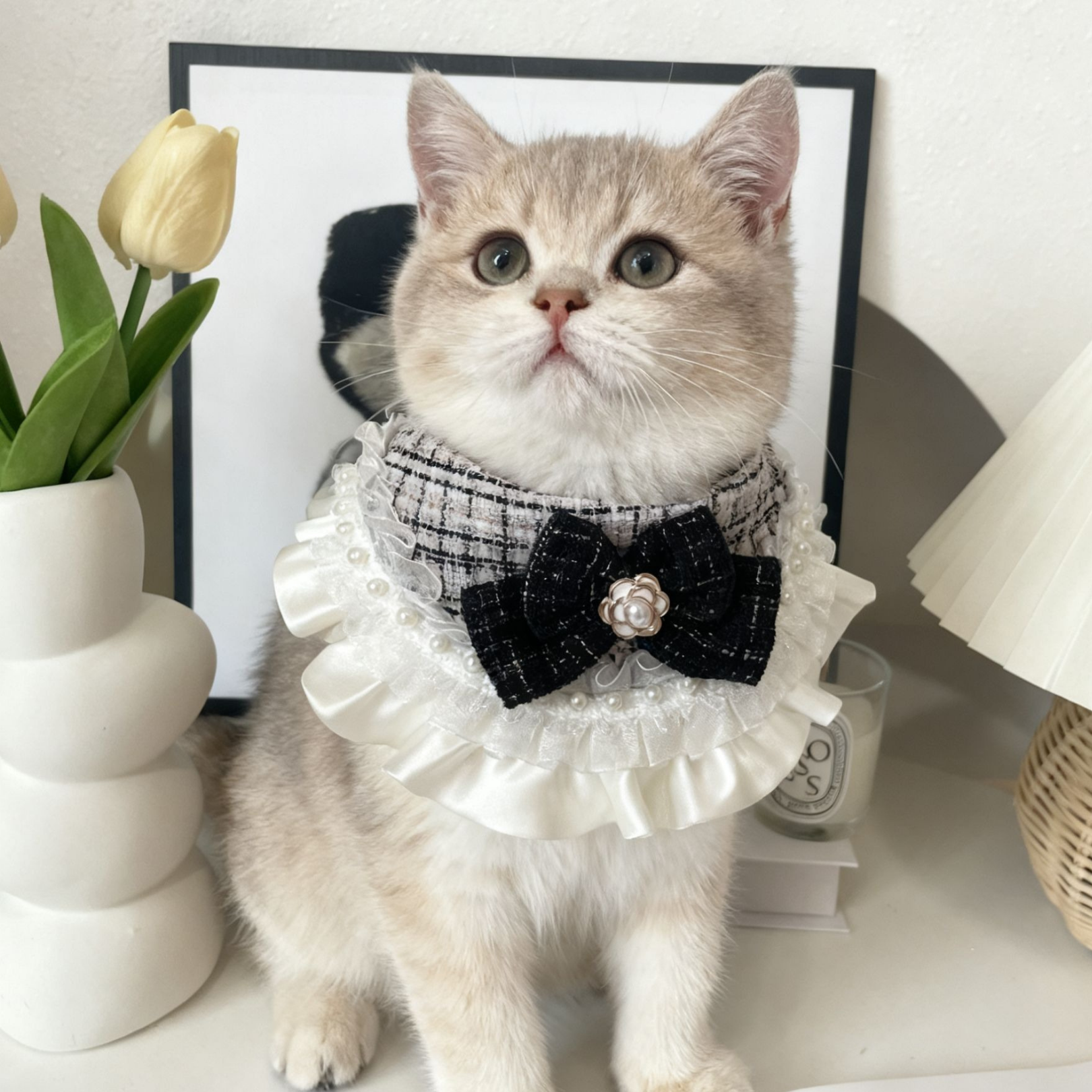 Bandana in Tweed Bianco con Fiocco Perle Rouches da Principessa Elegante