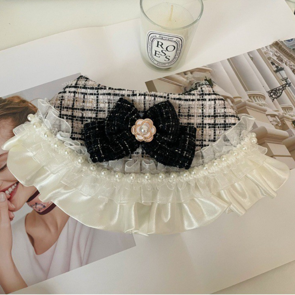 Bandana in Tweed Bianco con Fiocco Perle Rouches da Principessa Elegante