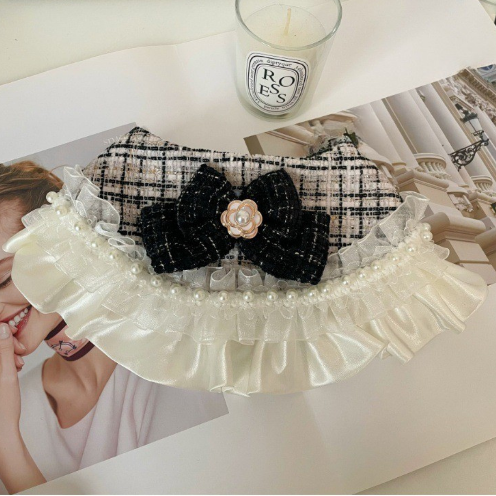 Bandana in Tweed Bianco con Fiocco Perle Rouches da Principessa Elegante