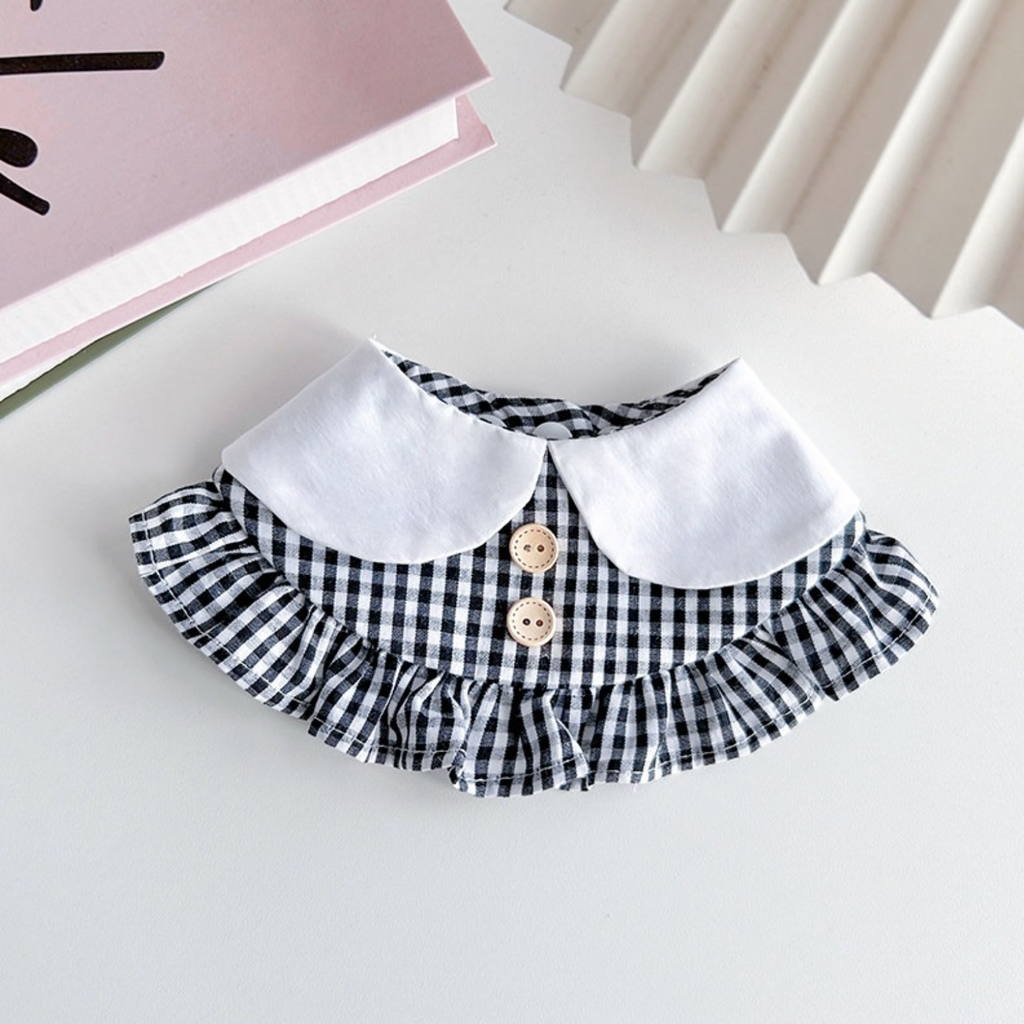 Bandana a Quadri Bianco Nero con Colletto Peter Pan Bottoni Rouches
