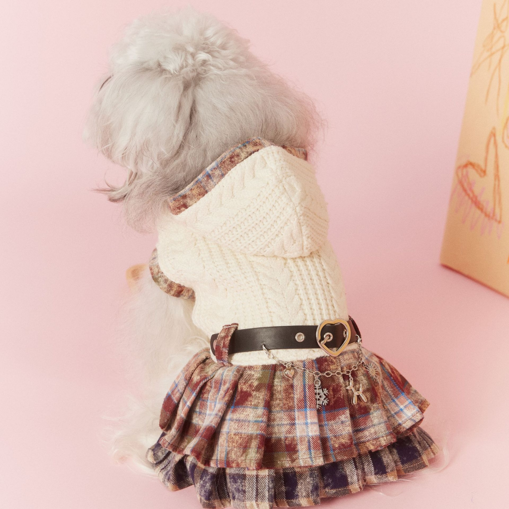 Vestito Maglioncino con Cappuccio Gilet in Maglia Beige con Gonna a Pieghe a Quadri Marrone