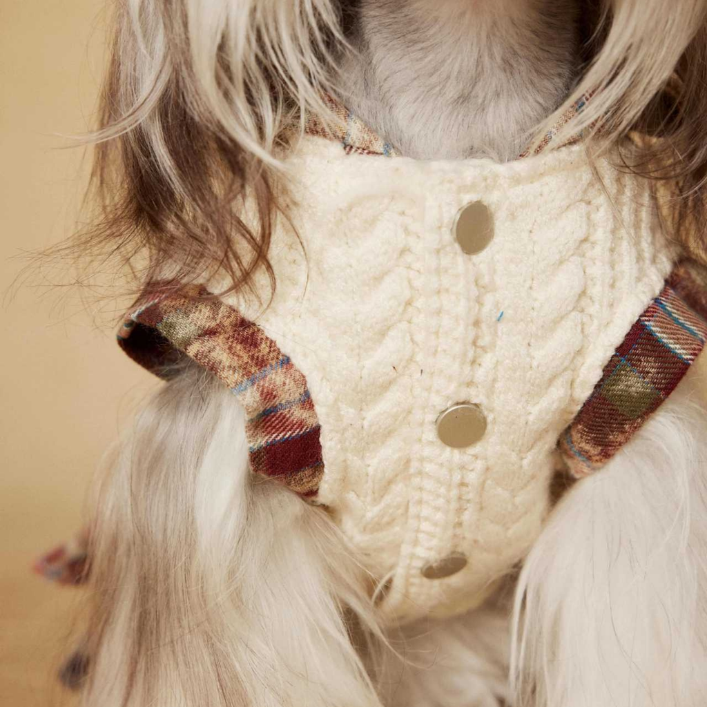 Vestito Maglioncino con Cappuccio Gilet in Maglia Beige con Gonna a Pieghe a Quadri Marrone
