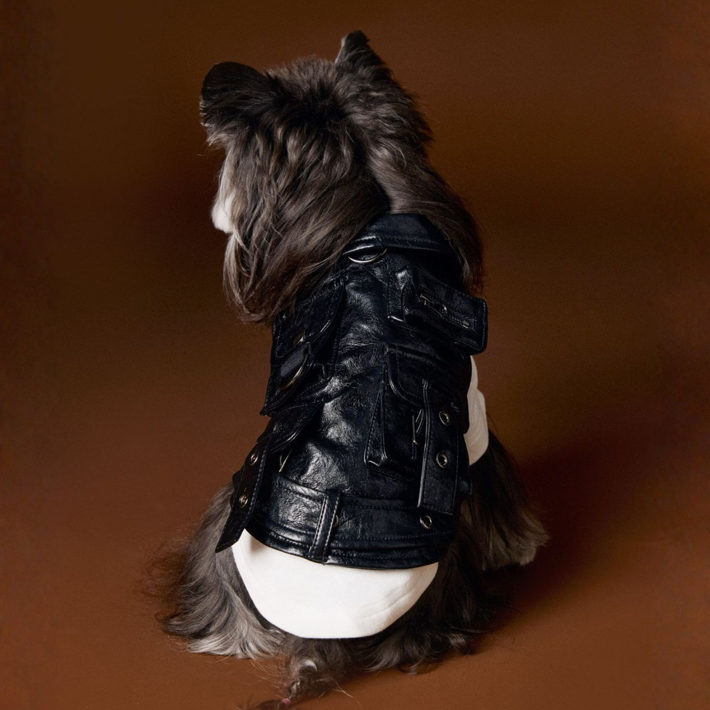 Gilet in Ecopelle Nera con Multitasche Funzionali Stile Cargo Streetwear