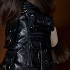 Gilet in Ecopelle Nera con Multitasche Funzionali Stile Cargo Streetwear