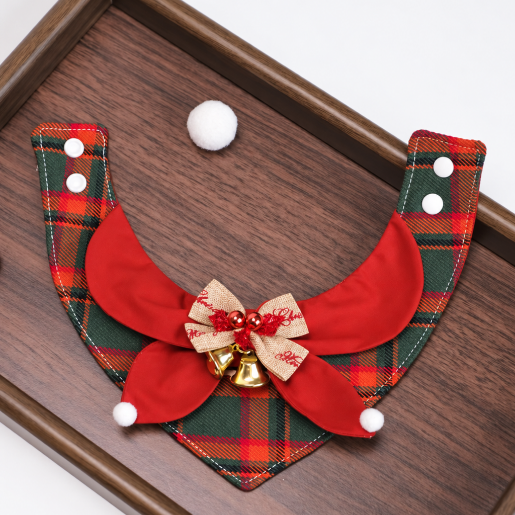 Bandana Natalizia per Cani e Gatti – Triangolo Tartan con Fiocco e Campanellini
